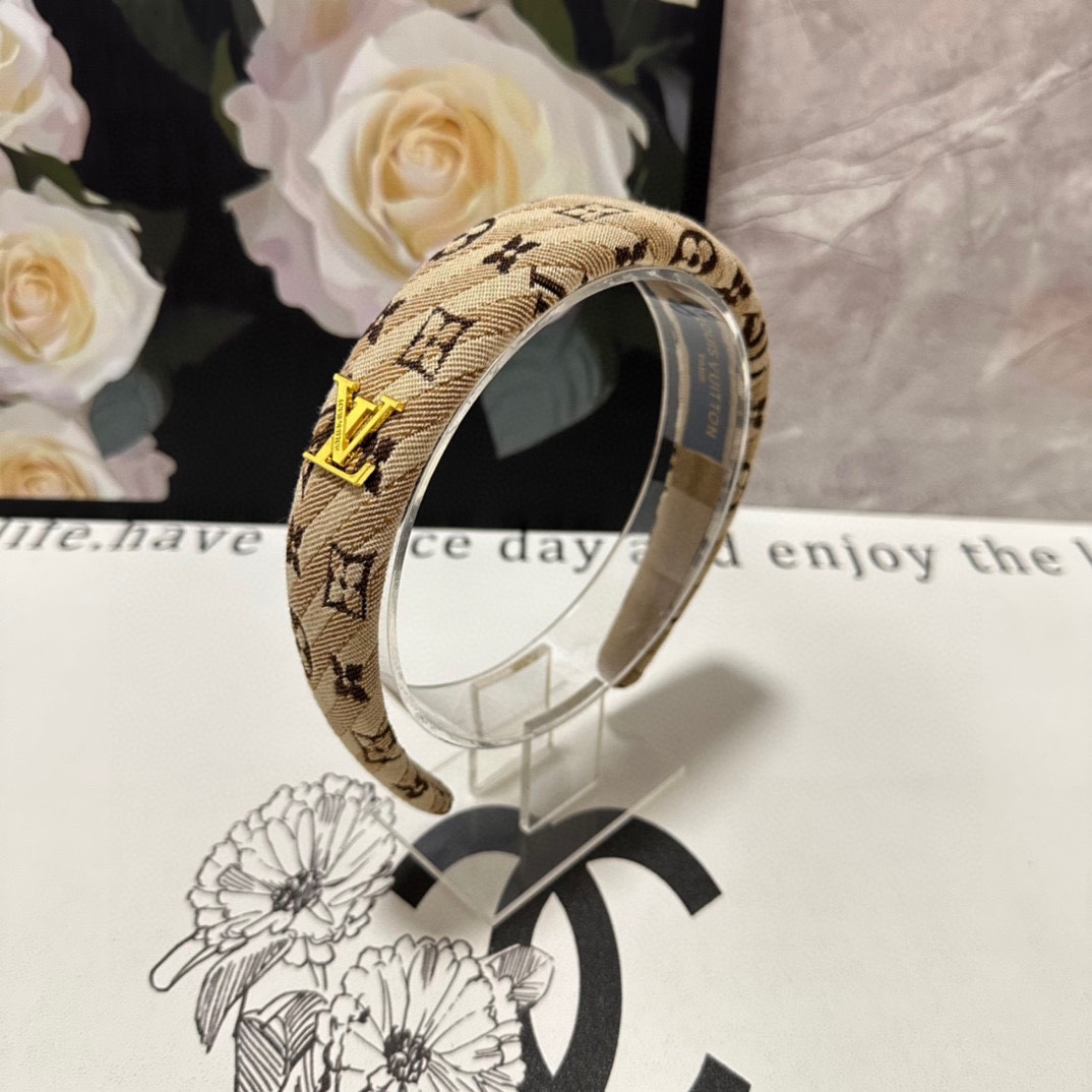 NO:284071,Specially equipped with counter packaging LV (Louis Vuitton) latest hairband, fairy quick to buy, special material, no head, salty or sweet~ hairpins, hairpins, louis vuitton, louis vuitton, hairpins19860909特 配专柜包装 LV（路易威登）最新发箍 小仙女快入手 特殊材质 不嘞头 可盐可甜～发夹,发夹,louis vuitton,louis vuitton,hairpins,accessory