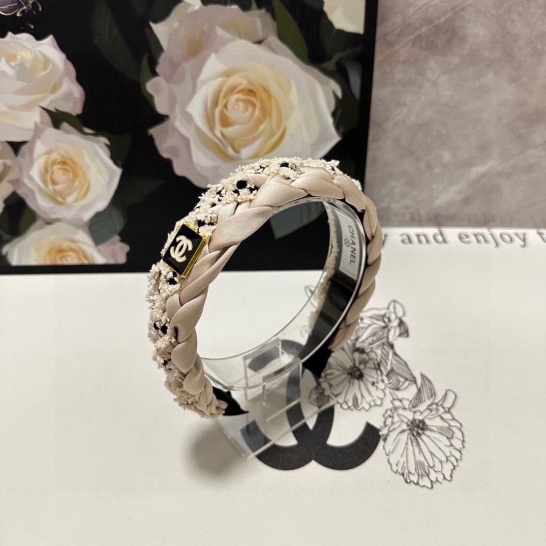 NO:284288,Specially equipped with counter packaging Chanel (Chanel) latest hairband, purchased by the fairy, special material, no head, salt or sweet~ hairpins, hairpins, chanel, chanel, hairpins19860909特 配专柜包装 Chanel（香奈儿）最新发箍 小仙女入手 特殊材质 不嘞头 可盐可甜～发夹,发夹,chanel,chanel,hairpins,accessory