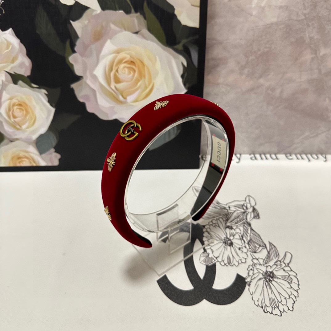 NO:284603,Specially equipped with counter packaging Gucci's latest bee hairband #Tell me!  A must-have item for everyone. This one must be bought. The fairy is going to take it. Whoever wears it looks good~ Hairpins, hairpins, gucci, gucci, hairpins19860909特 配专柜包装 Gucci（古驰）最新蜜蜂发箍# 信我！人手必备的单品 这件必须买 洋气神仙颜值 小仙女要收了它,谁戴谁好看～发夹,发夹,gucci,gucci,hairpins,accessory