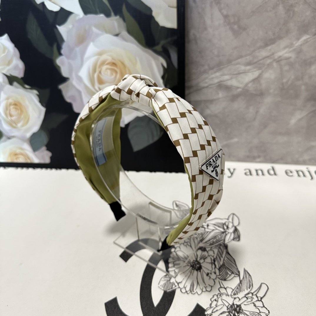 NO:284686,Specially equipped with counter packaging Prada's latest hairband, fairy, quick purchase, special material, no head, salt or sweet~ hairpins, hairpins, prada, prada, hairpins19860909特 配专柜包装 Prada（普拉达）最新发箍 小仙女快入手 特殊材质 不嘞头 可盐可甜～发夹,发夹,prada,prada,hairpins,accessory