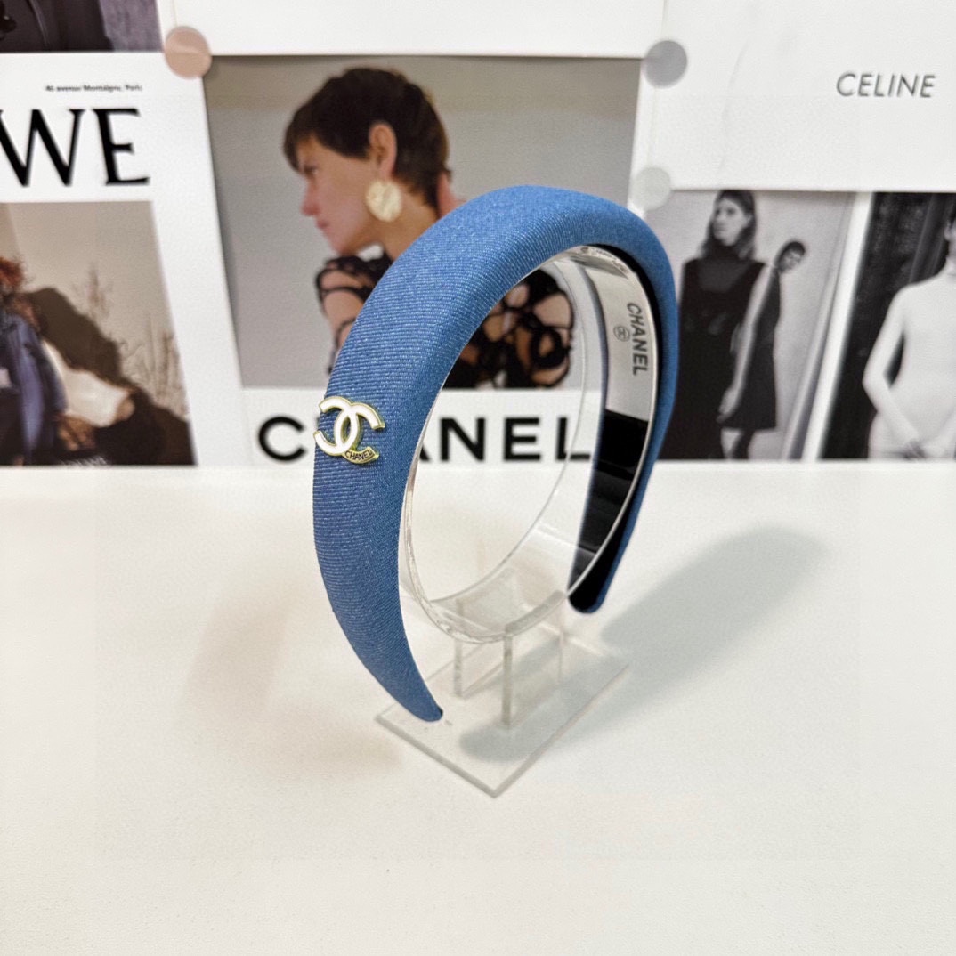 NO:284838,Specially equipped with counter packaging Chanel (Chanel) latest denim denim hairband, fairy quick to buy, special material, no head, salt or sweet~ hairpin, hairpin, chanel, chanel, hairpins19860909特 配专柜包装 Chanel（香奈儿）最新丹宁牛仔发箍 小仙女快入手 特殊材质 不嘞头 可盐可甜～发夹,发夹,chanel,chanel,hairpins,accessory