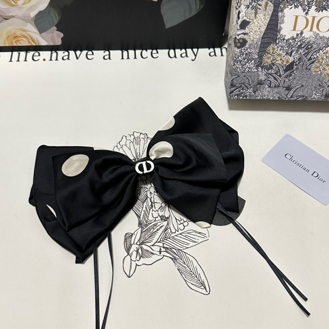 NO:285183,Specially equipped with counter packaging DIOR (Dio) latest bow-tie medieval tassel hairpin #Tell me!  A must-have item for everyone. This one must be bought. The fairy is going to take it. Whoever wears it looks good~ Hairpins, hairpins, dior, dior, hairpins19860909特 配专柜包装 DIOR（迪奥）最新蝴蝶结中古流苏发夹# 信我！人手必备的单品 这件必须买 洋气神仙颜值 小仙女要收了它,谁戴谁好看～发夹,发夹,dior,dior,hairpins,accessory
