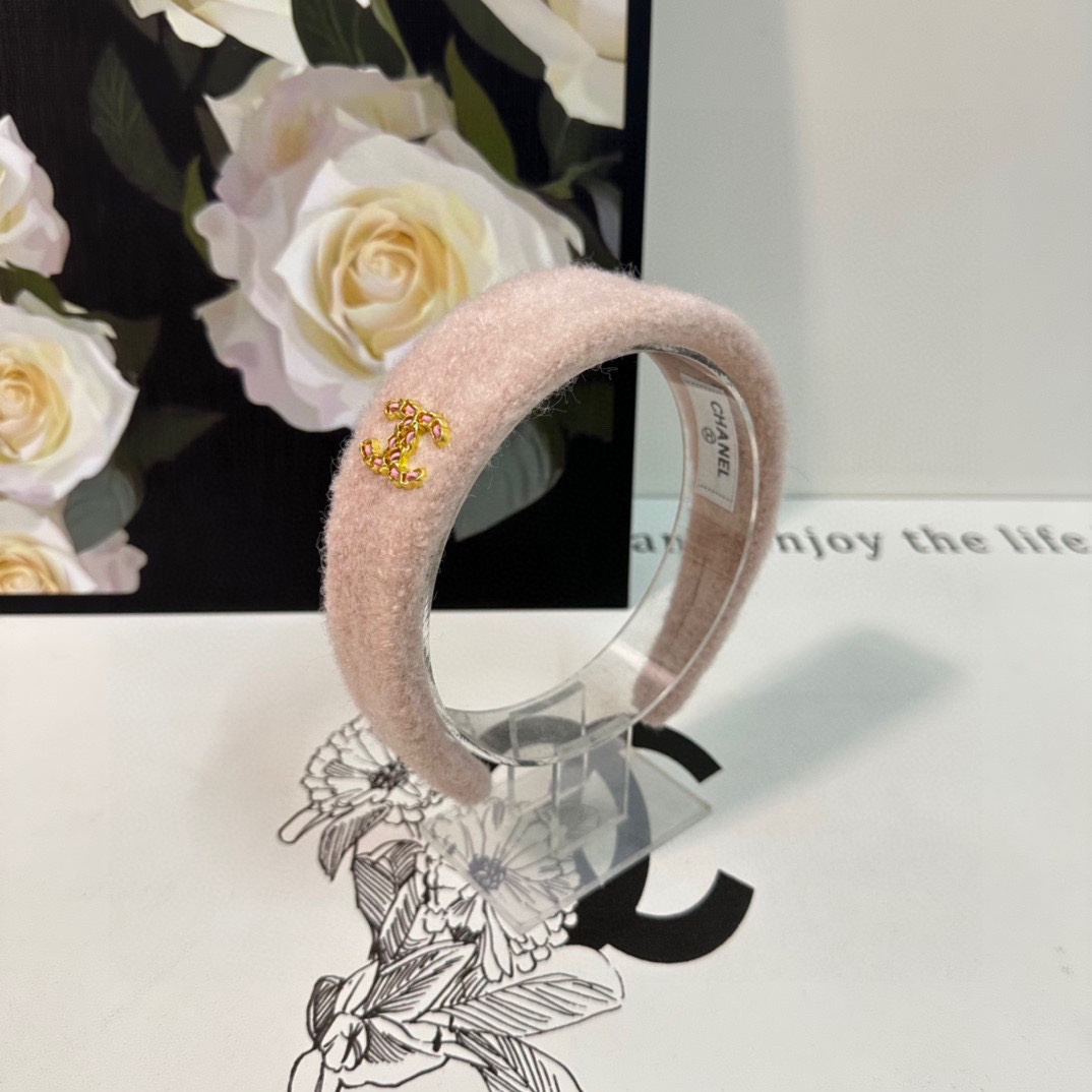 NO:285225,Specially equipped with counter packaging Chanel (Chanel) latest autumn and winter hairbands, fairy, quick to buy, special material, no head, salt or sweet~ hairpins, hairpins, chanel, chanel, hairpins19860909特 配专柜包装 Chanel（香奈儿）最新秋冬发箍 小仙女快入手 特殊材质 不嘞头 可盐可甜～发夹,发夹,chanel,chanel,hairpins,accessory