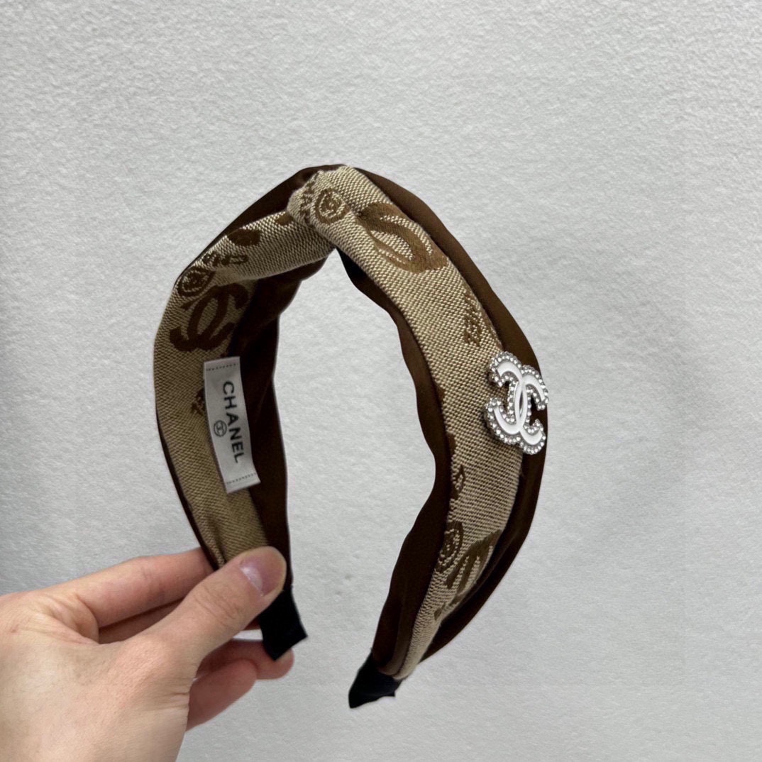 NO:285194,Specially equipped with counter packaging Chanel (Chanel) latest hairband, fairy quick to buy, special material, no head, salty and sweet hairpins, hairpins, chanel, chanel, hairpins19860909特 配专柜包装 Chanel（香奈儿）最新发箍 小仙女快入手 特殊材质 不嘞头 可盐可甜发夹,发夹,chanel,chanel,hairpins,accessory