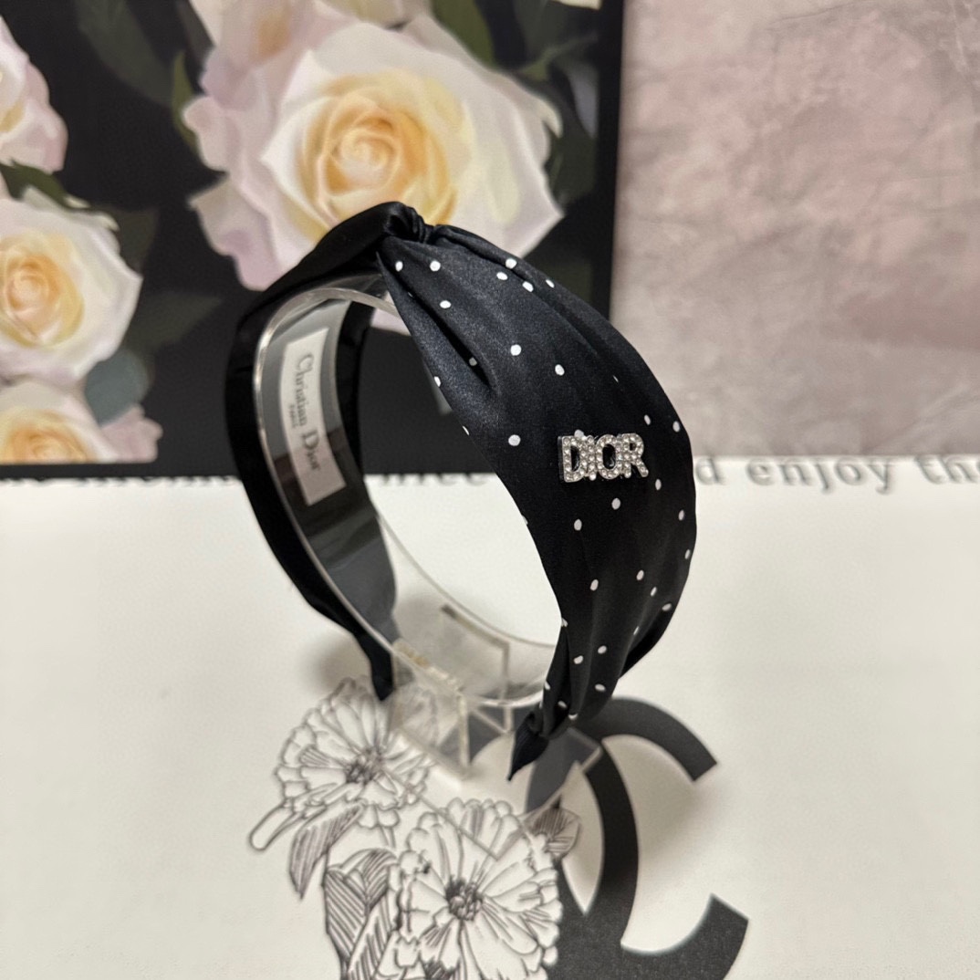 NO:285308,Specially equipped with counter packaging DIOR (Dio) latest floral hairband, fairy, quick to buy, special material, no head, salt or sweet~ hairpins, hairpins, dior, dior, hairpins19860909特 配专柜包装 DIOR（迪奥）最新碎花发箍 小仙女快入手 特殊材质 不嘞头 可盐可甜～发夹,发夹,dior,dior,hairpins,accessory