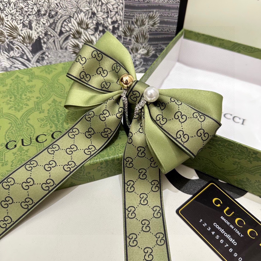 NO:285336,Special package GUCCI (Gucci) new hairpins, salty and sweet, super good to wear~ can be matched with different hairstyles, hairpins, gucci, gucci, hairpins19860909特 配包装 GUCCI（古驰）新款发夹 可盐可甜 戴起来超好看～ 可搭配不同发型发夹,发夹,gucci,gucci,hairpins,accessory