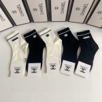 Speciale π Chanel (Chanel) Nuovo mucchio medio e lungo di calze! Una scatola di cinque coppie, i calzini di cilindri sincroni di contatori, π grandi nomi fuori dalla strada, le persone alla moda devono essere super brave 1 Speciale π Chanel (Chanel) Nuovo mucchio medio e lungo di calze! Una scatola di cinque coppie, i calzini di cilindri sincroni di contatori, π grandi nomi fuori dalla strada, le persone alla moda devono essere super brave
