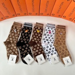Special Counter Counter Packaging LV (Louis Vuitton) Nuovi calzini da pali per ricami per animali medi e lunghi! Una scatola di cinque coppie, contrici di calze sincronizzate, grandi nomi fuori dalla strada, le persone alla moda devono essere super facili da abbinare 1 Special Counter Counter Packaging LV (Louis Vuitton) Nuovi calzini da pali per ricami per animali medi e lunghi! Una scatola di cinque coppie, contrici di calze sincronizzate, grandi nomi fuori dalla strada, le persone alla moda devono essere super facili da abbinare