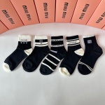 Contatore speciale -Packaging del contatto Miumiu (Miao Miao) Nuovo mucchio medio e lungo di calzini! Una scatola di cinque coppie, contrici di calze sincronizzate, grandi nomi fuori dalla strada, le persone alla moda devono essere super facili da abbinare 1 Contatore speciale -Packaging del contatto Miumiu (Miao Miao) Nuovo mucchio medio e lungo di calzini! Una scatola di cinque coppie, contrici di calze sincronizzate, grandi nomi fuori dalla strada, le persone alla moda devono essere super facili da abbinare