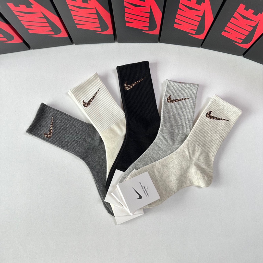 配包装NIKE耐克新款豹纹logo经典中长款堆堆袜袜子！一盒五双专柜同步筒款袜子大牌出街潮人必备超好搭