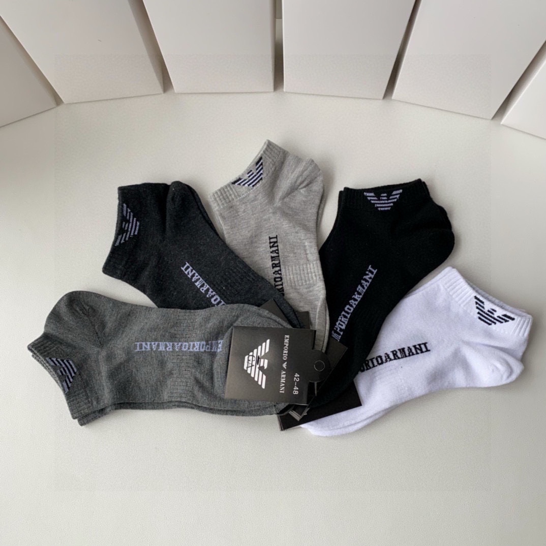 New Stockings Stacked: A Box of Five Pairs for Amani on Counter. - 图片 6