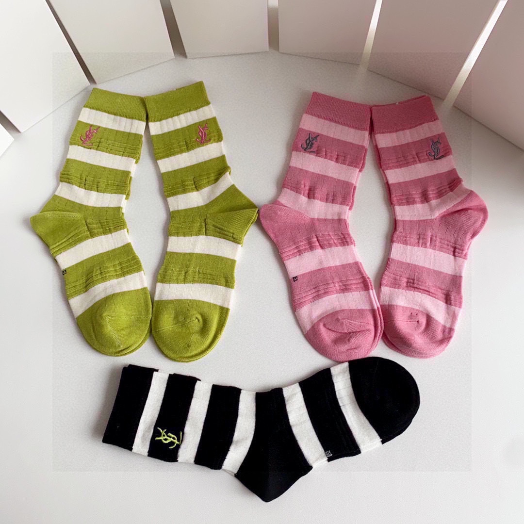 “YSL Embroidered Stockings: 5 Pairs in New Section with Synchronous Counter Display” - 图片 9