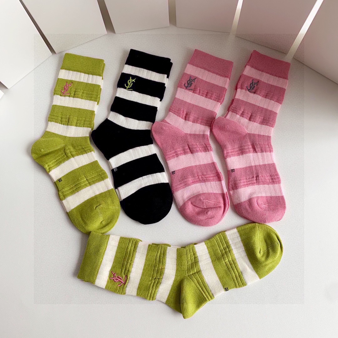 “YSL Embroidered Stockings: 5 Pairs in New Section with Synchronous Counter Display” - 图片 2