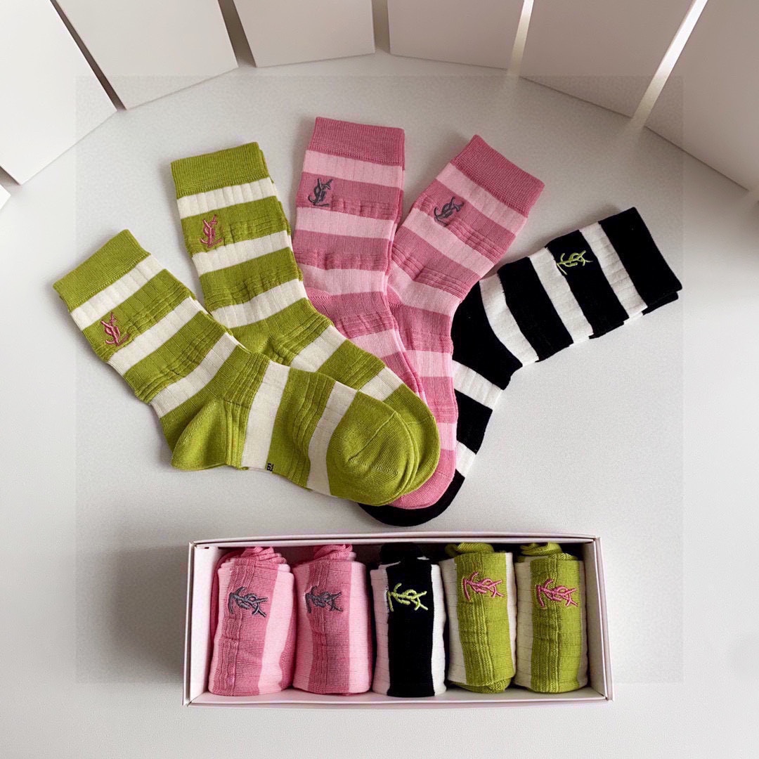 “YSL Embroidered Stockings: 5 Pairs in New Section with Synchronous Counter Display” - 图片 7