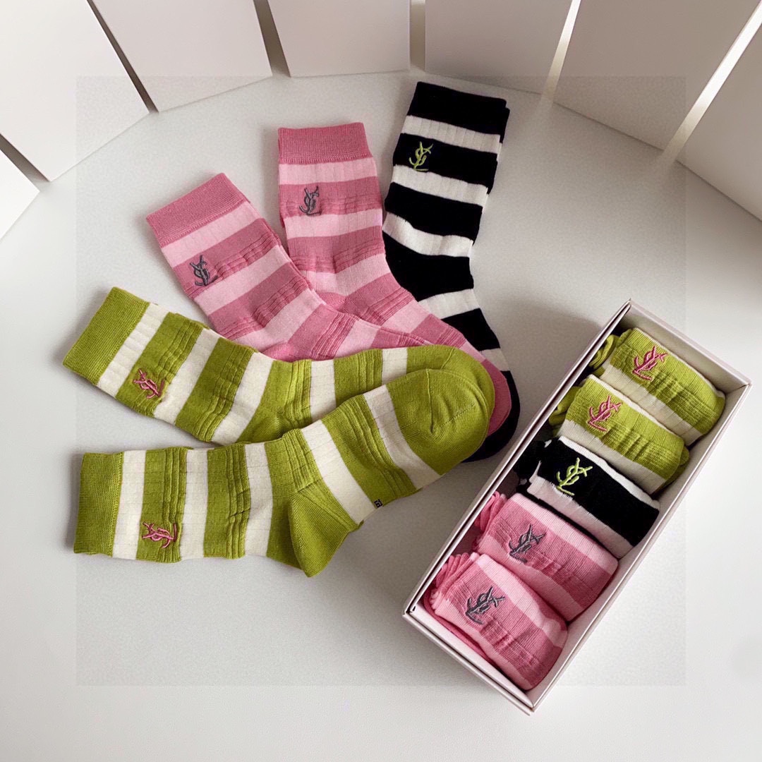 “YSL Embroidered Stockings: 5 Pairs in New Section with Synchronous Counter Display” - 图片 8