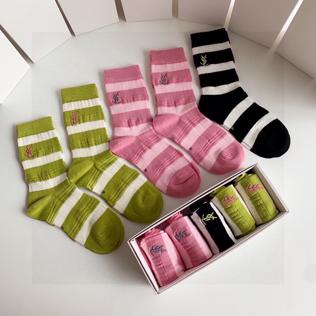 “YSL Embroidered Stockings: 5 Pairs in New Section with Synchronous Counter Display” - 图片 5