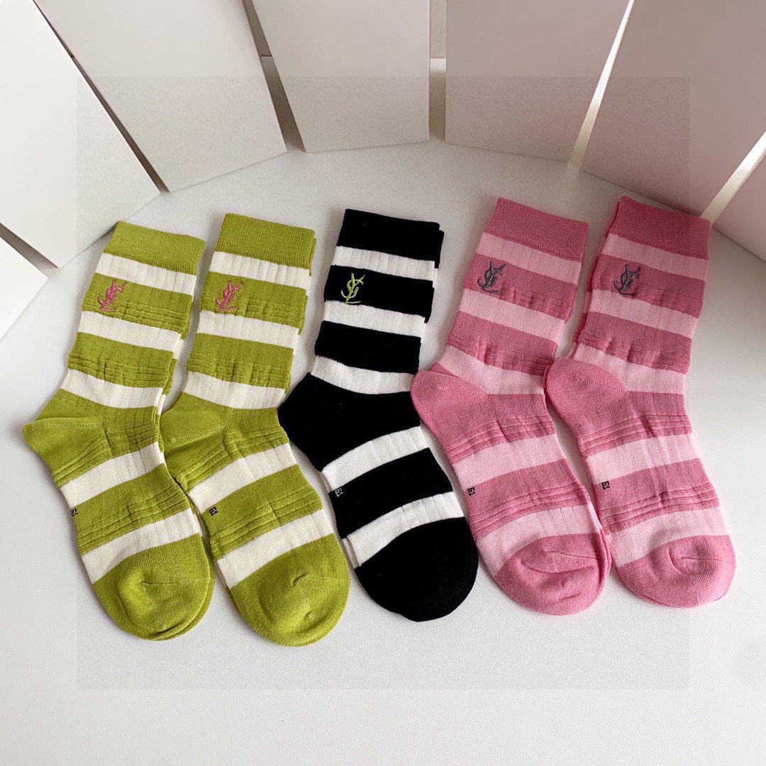 “YSL Embroidered Stockings: 5 Pairs in New Section with Synchronous Counter Display” - 图片 1