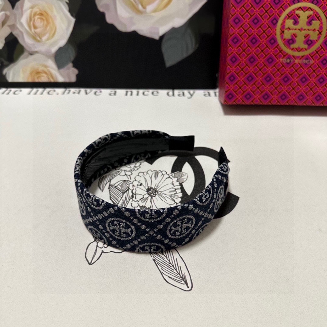 Tory Burch’s Special Hair Packaging with Counter: A Sweet and Fairy-Like Touch - 图片 4
