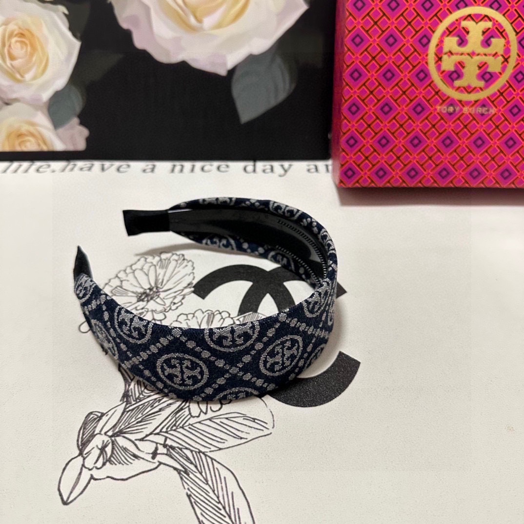 Tory Burch’s Special Hair Packaging with Counter: A Sweet and Fairy-Like Touch - 图片 3