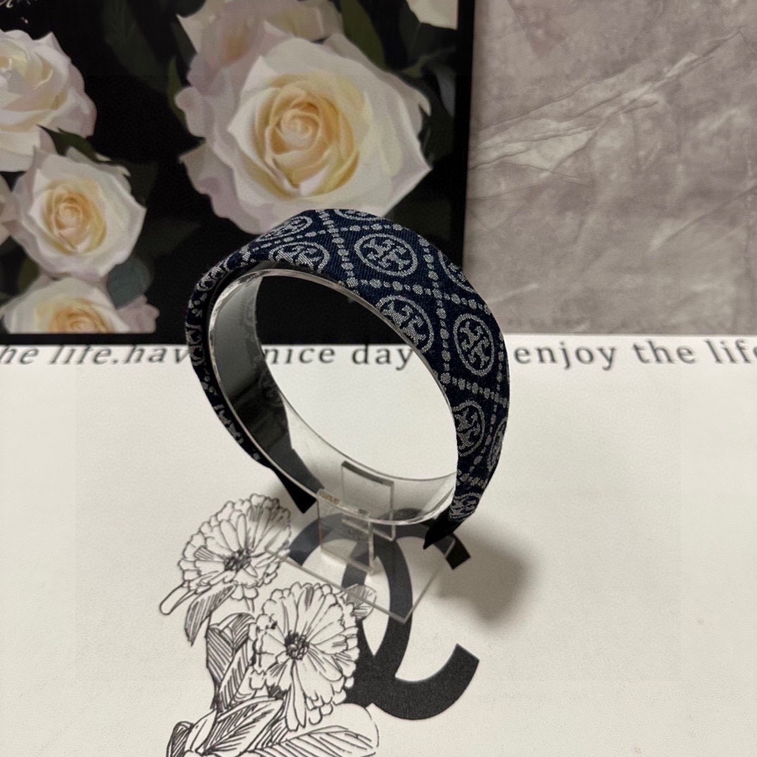 Tory Burch’s Special Hair Packaging with Counter: A Sweet and Fairy-Like Touch - 图片 2