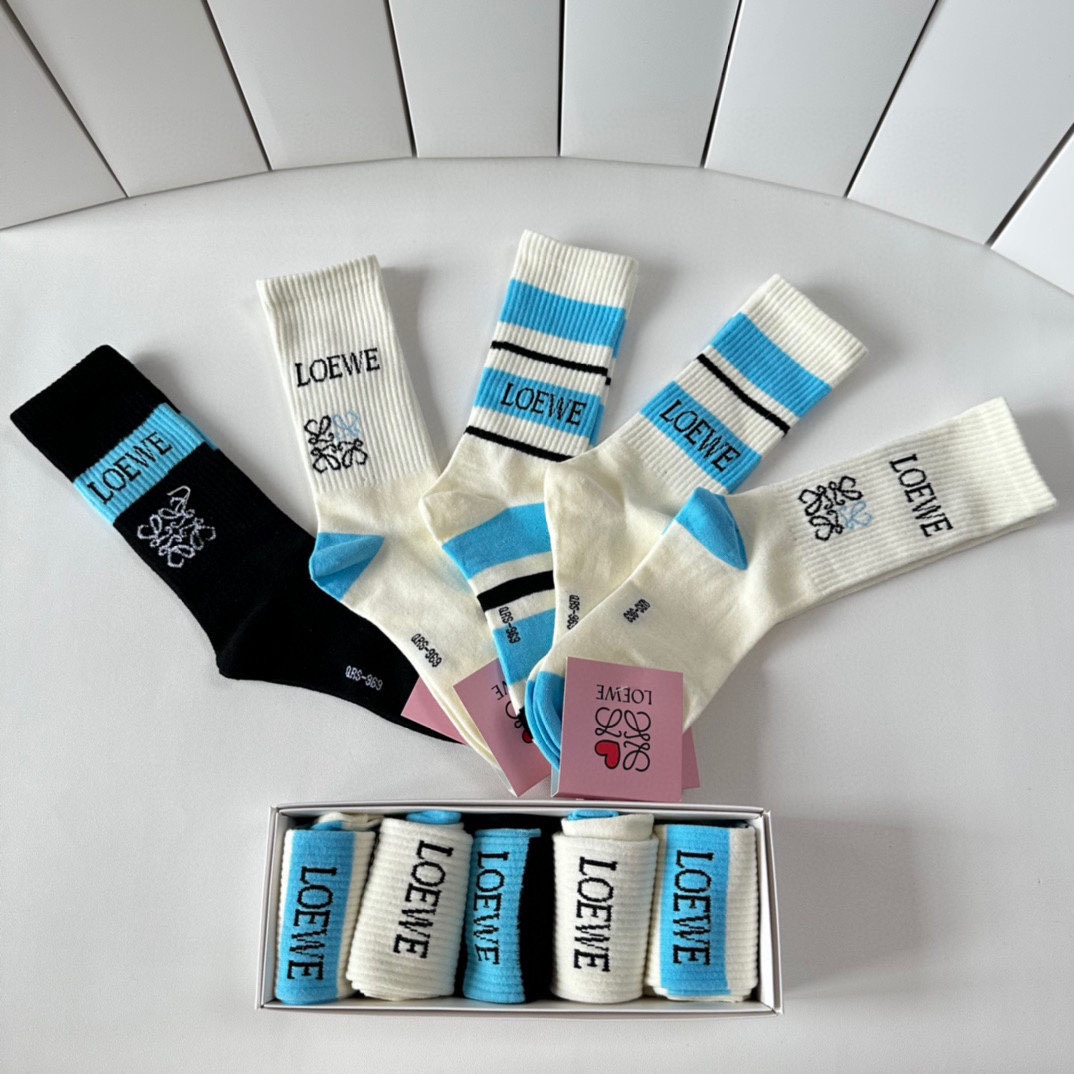 Loewe Long Pile Socks Box Set: Extra P84 T-Shirts Collection Highlights - 图片 6