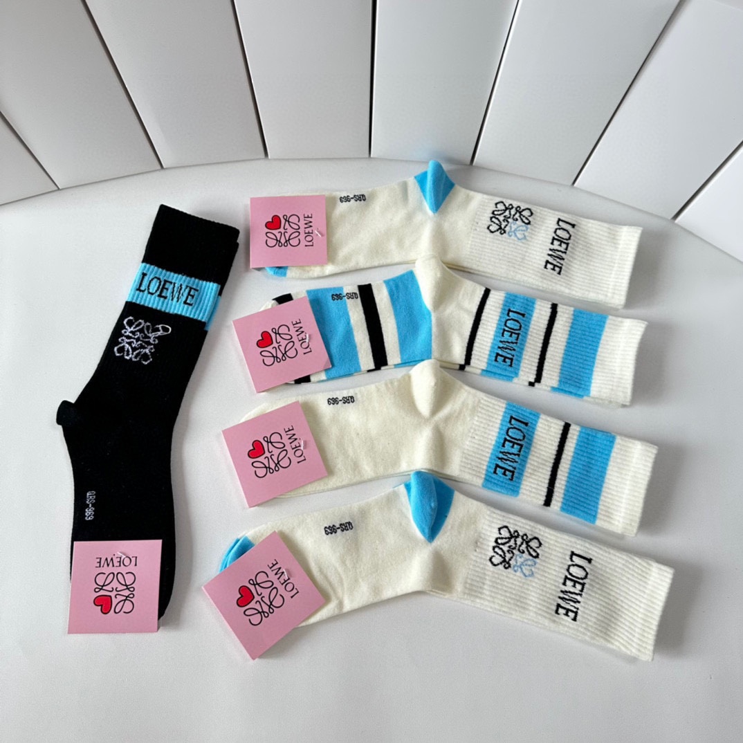Loewe Long Pile Socks Box Set: Extra P84 T-Shirts Collection Highlights - 图片 4