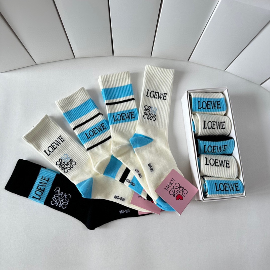 Loewe Long Pile Socks Box Set: Extra P84 T-Shirts Collection Highlights - 图片 7