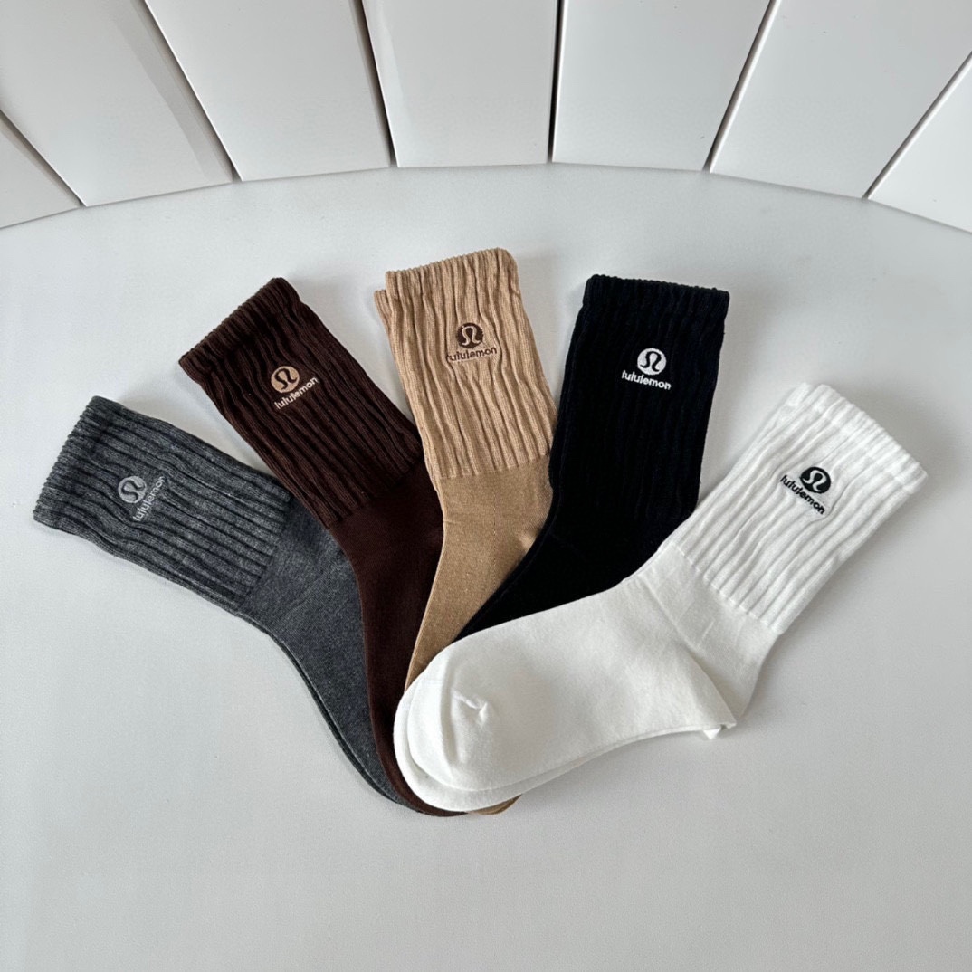 Lululemon’s New Embroidered Stockings: Packaging with Cabinet for Five Pairs. - 图片 6