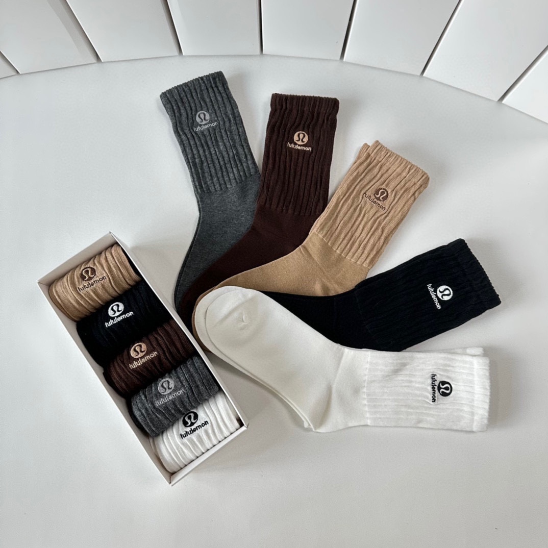 Lululemon’s New Embroidered Stockings: Packaging with Cabinet for Five Pairs. - 图片 9