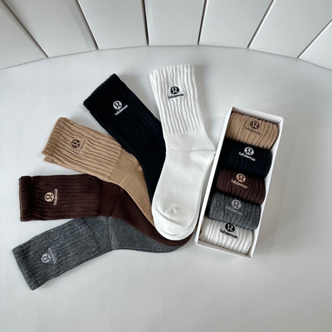 Lululemon’s New Embroidered Stockings: Packaging with Cabinet for Five Pairs. - 图片 8