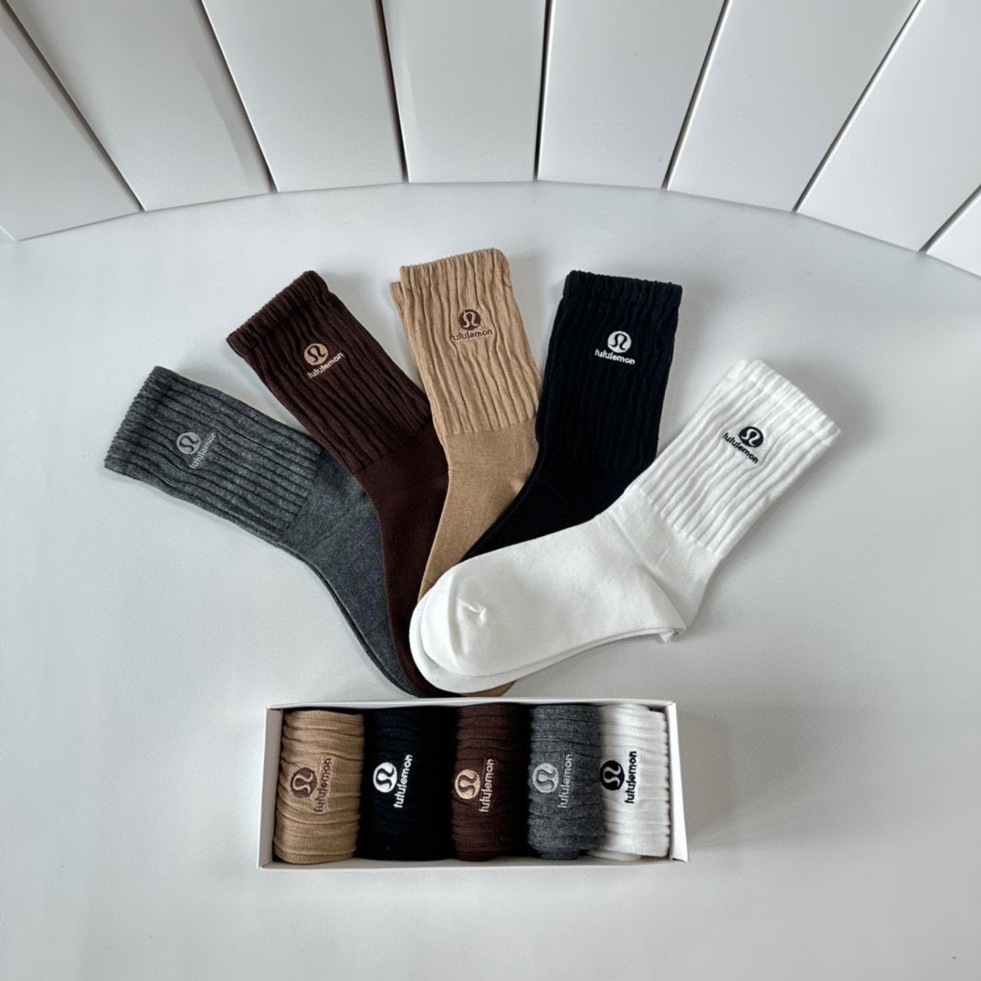 Lululemon’s New Embroidered Stockings: Packaging with Cabinet for Five Pairs. - 图片 7