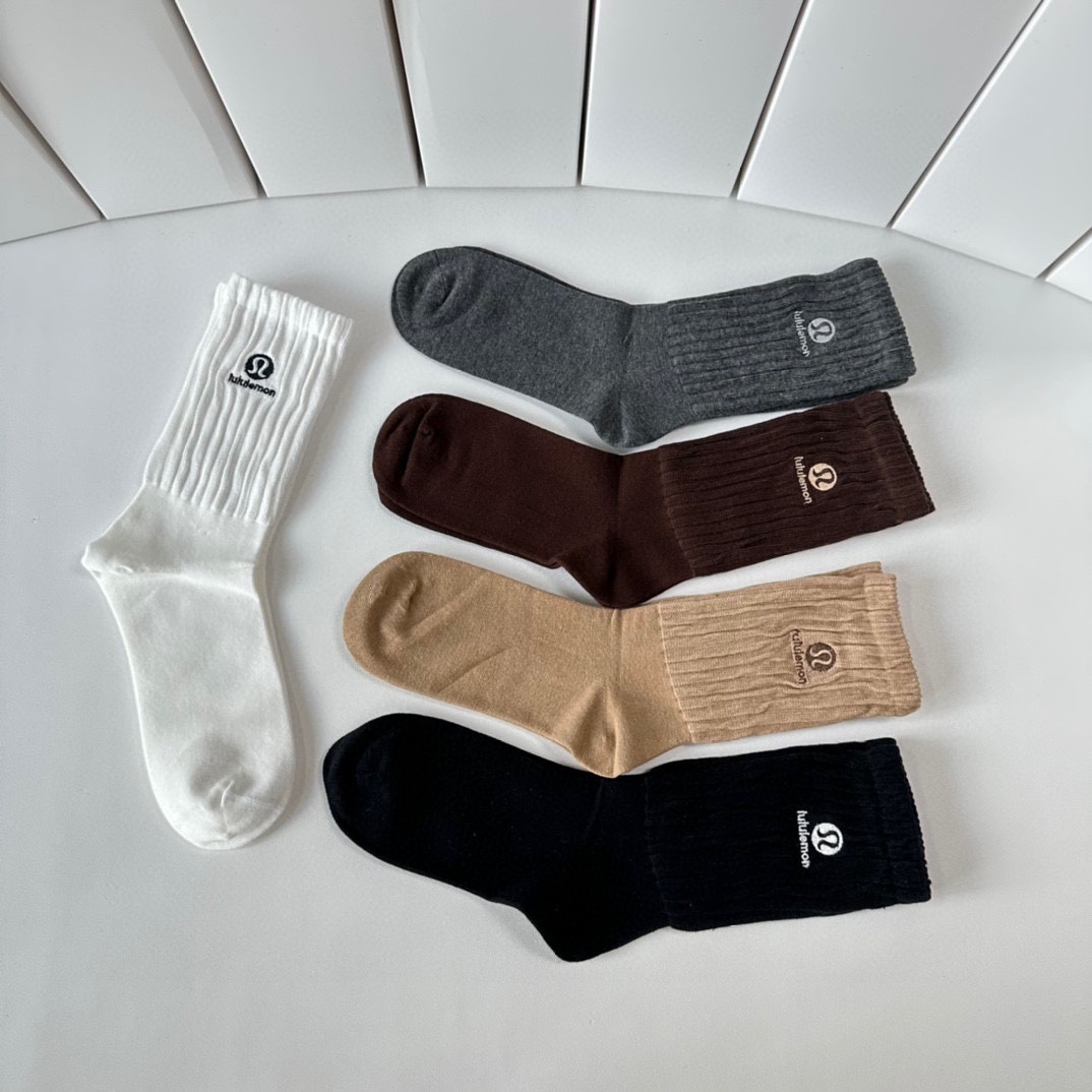 Lululemon’s New Embroidered Stockings: Packaging with Cabinet for Five Pairs. - 图片 5
