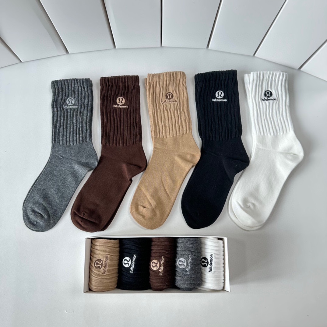 Lululemon’s New Embroidered Stockings: Packaging with Cabinet for Five Pairs. - 图片 2