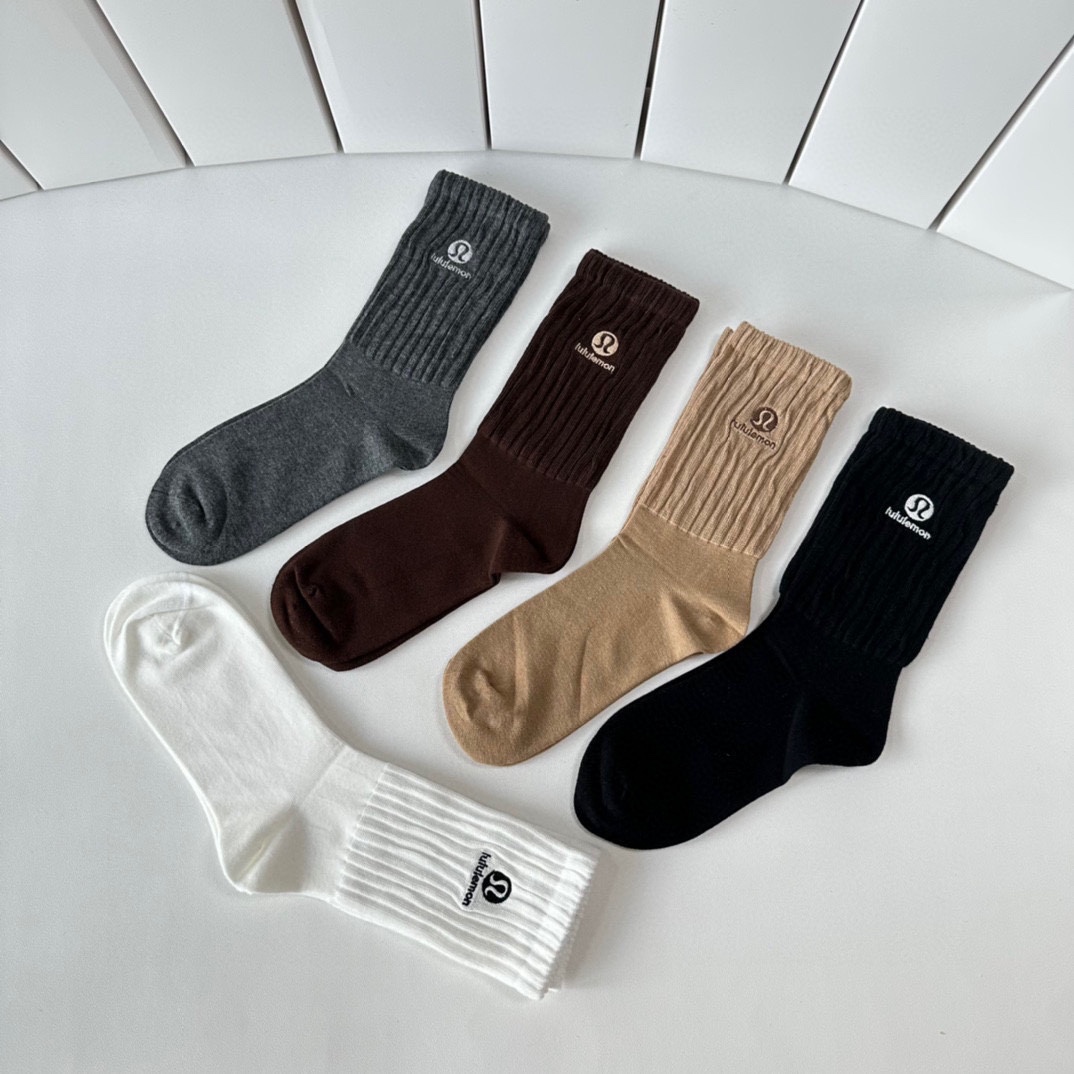 Lululemon’s New Embroidered Stockings: Packaging with Cabinet for Five Pairs. - 图片 4