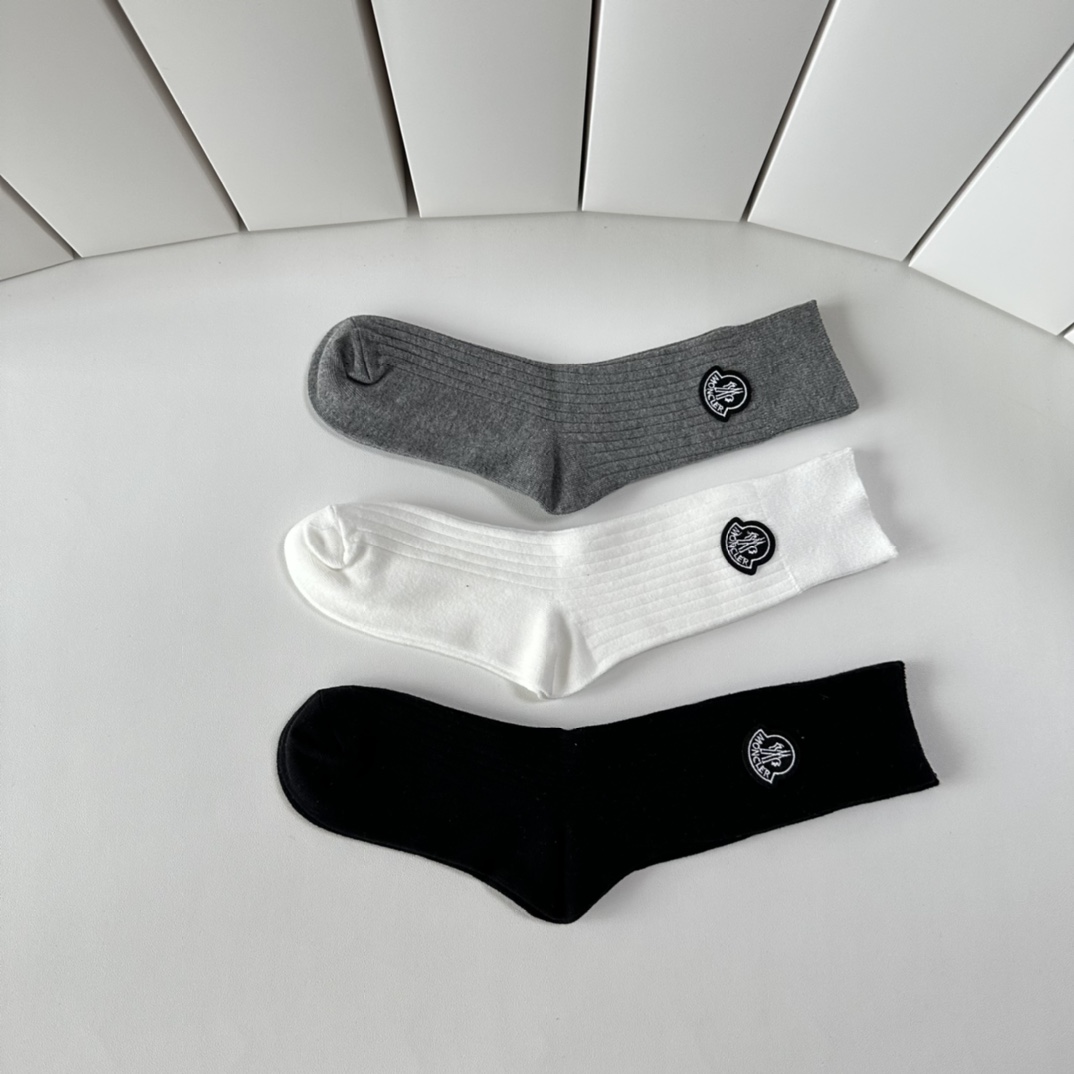 Moncler Introduces New Classic Stockings Set in Packaging Trio - 图片 3