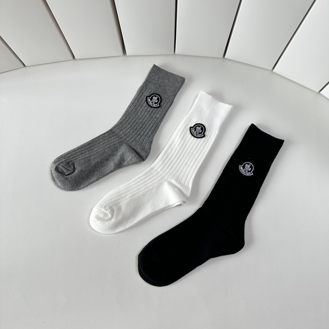 Moncler Introduces New Classic Stockings Set in Packaging Trio - 图片 2