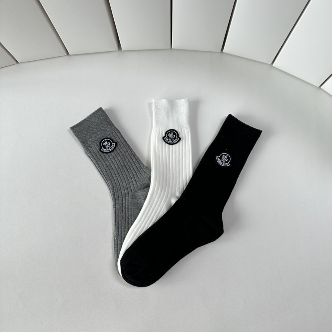 Moncler Introduces New Classic Stockings Set in Packaging Trio - 图片 4