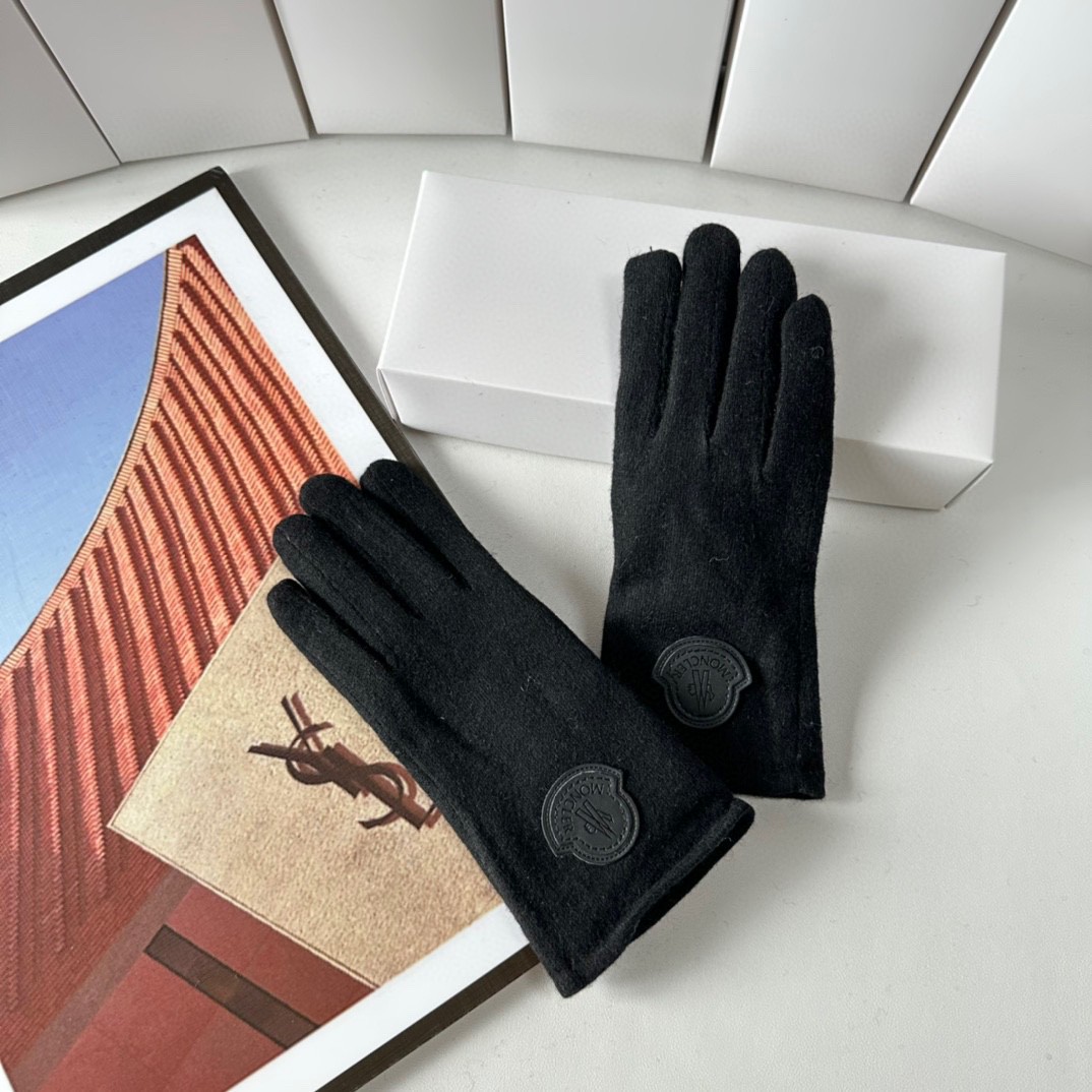 Moncler Autumn/Winter Fashion Gloves: Cozy and Soft Packaging Solution - 图片 3