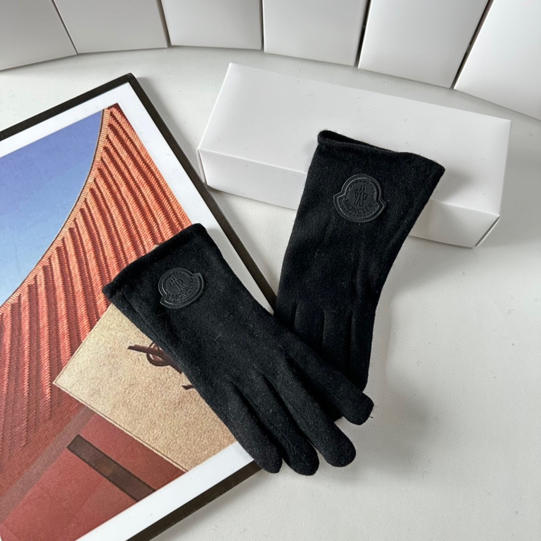 Moncler Autumn/Winter Fashion Gloves: Cozy and Soft Packaging Solution - 图片 5