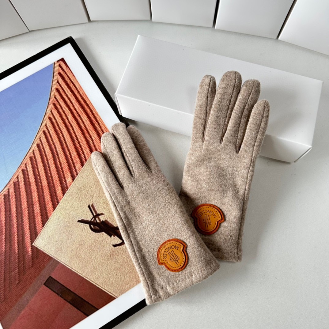 Moncler’s Cozy and Stylish Fashion Gloves for Autumn/Winter in MP138 Packaging - 图片 4