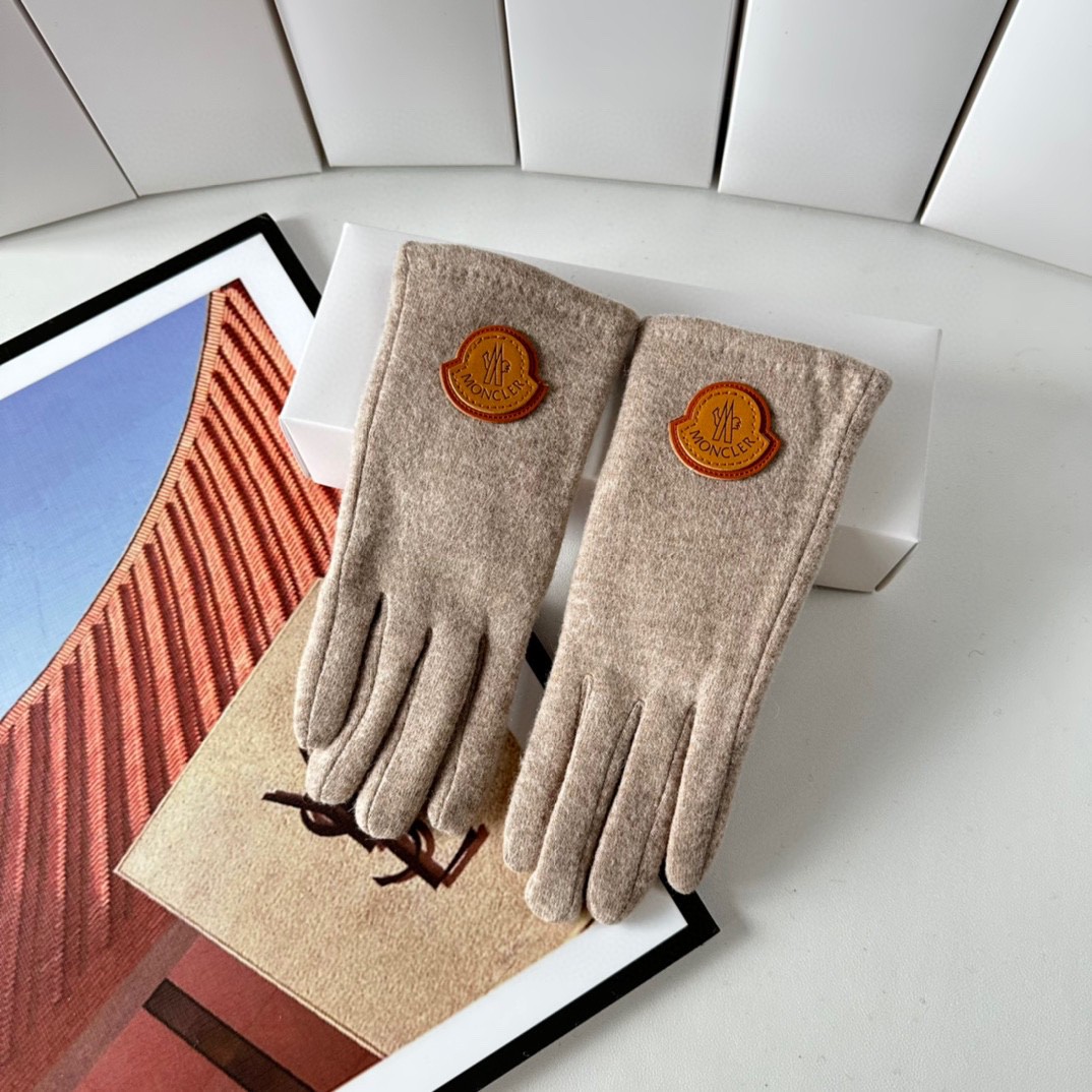 Moncler’s Cozy and Stylish Fashion Gloves for Autumn/Winter in MP138 Packaging - 图片 5