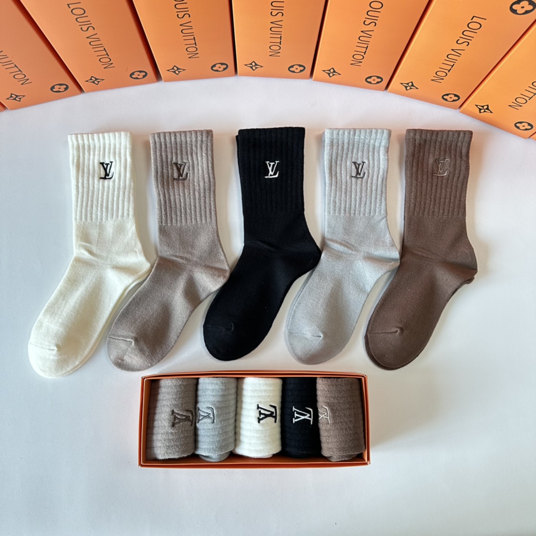 配专柜包装LV路易威登新款羊绒中长款堆堆袜袜子！一盒五双专柜同步筒袜袜子大牌出街潮人必备超好搭