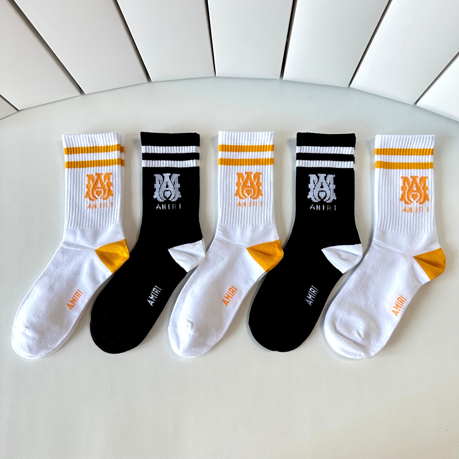 Efficient Packaging for T-shirts with TP95 Technology and Stockings Display. - 图片 1