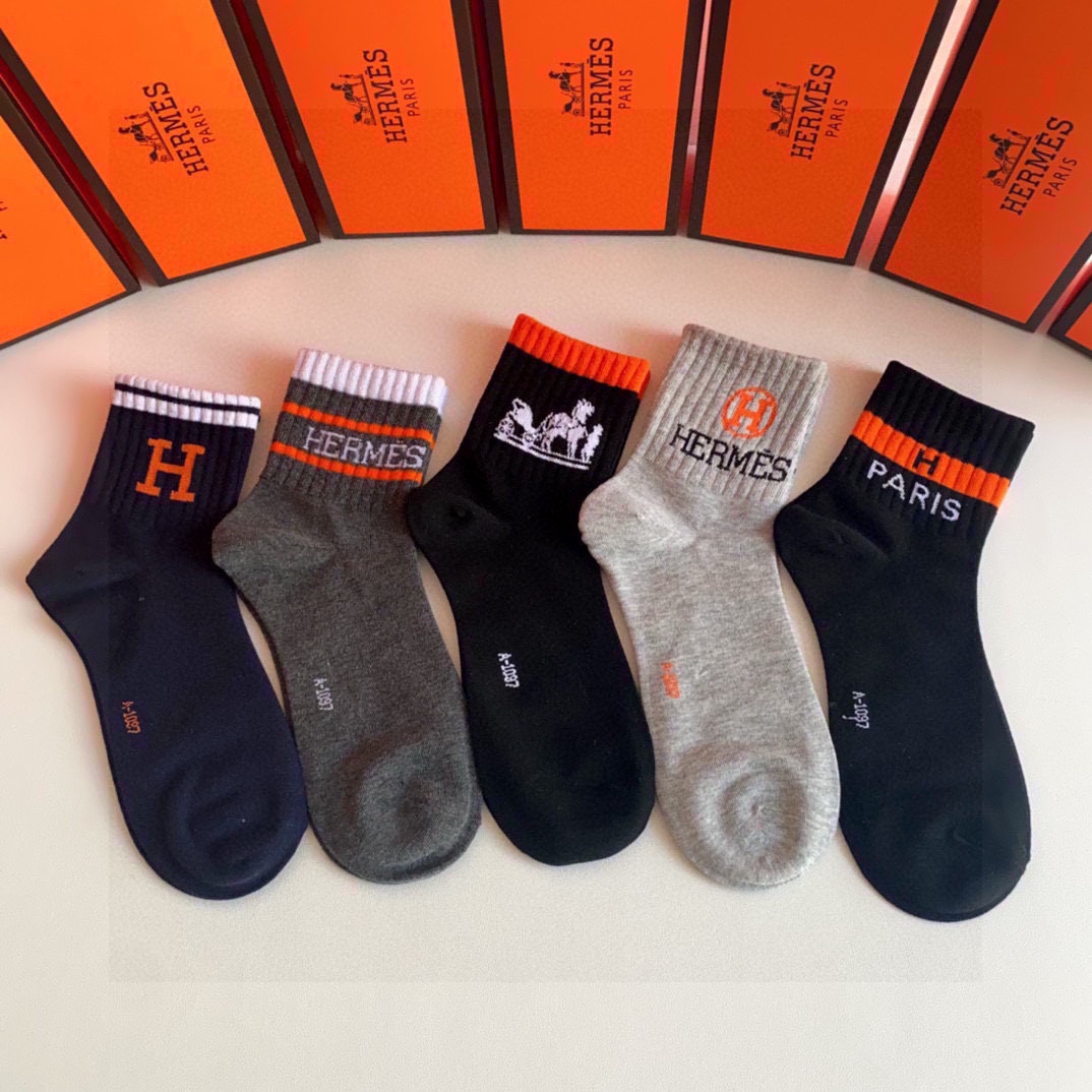 Fashion Must-Have: Extra P84 T-Shirts and Hermes Classic Stockings Box