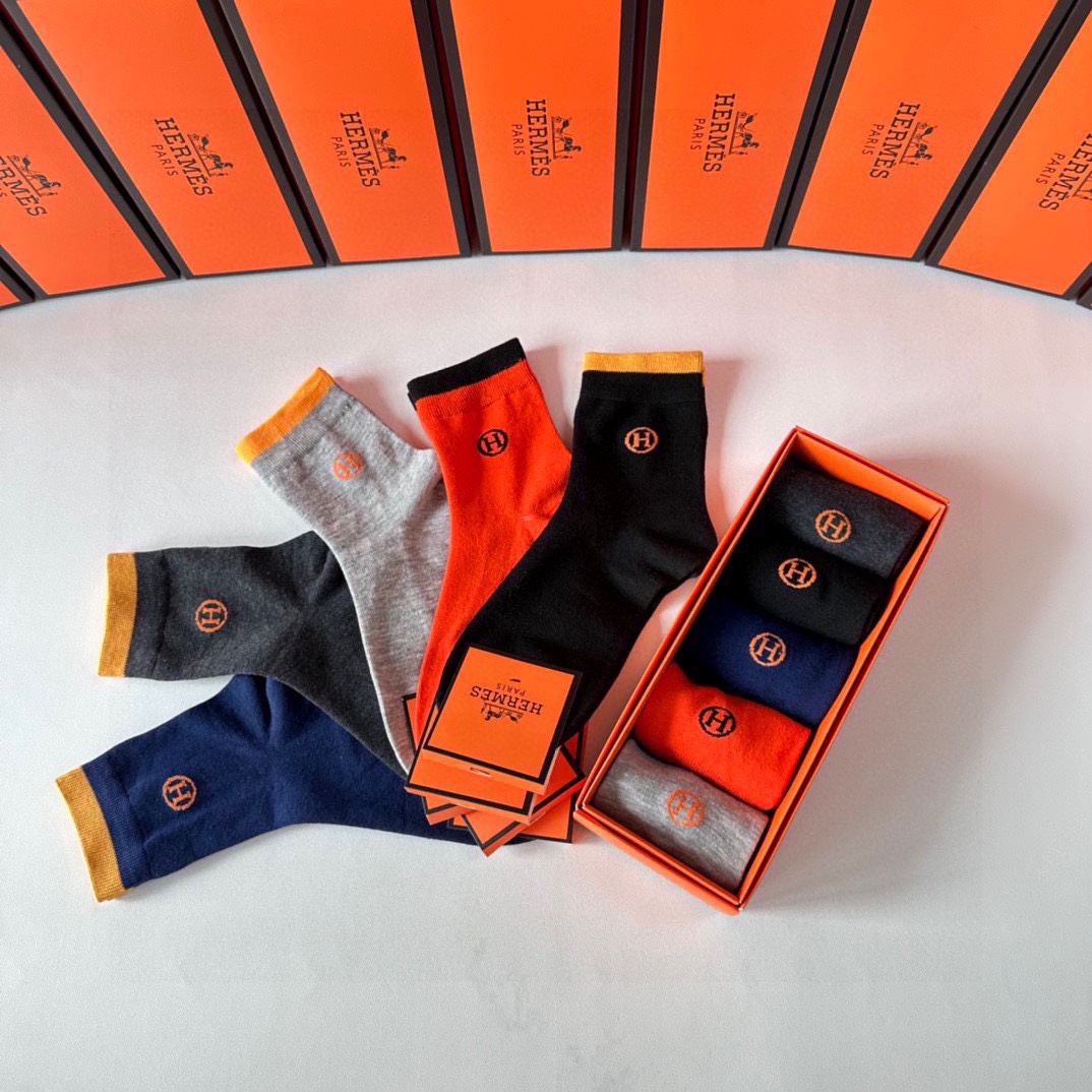 TP95 Pixels Packaging: Hermes Offers New Sock Set with Sync Box and Card - 图片 7