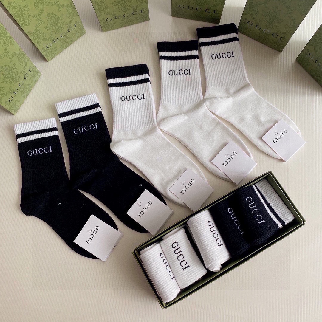 💛配专柜包装
GUCCI（古驰）新款中长款堆堆袜袜子！一盒五双，专柜同步筒袜袜子，大牌出街，潮人必备。超