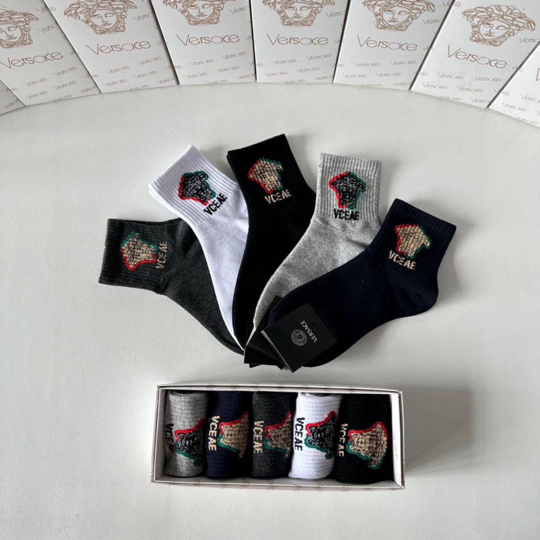 💛配专柜包装
VERSACE（范思哲） 新款中长款堆堆袜袜子！一盒五双，专柜同步筒袜袜子，💛大牌出街，潮