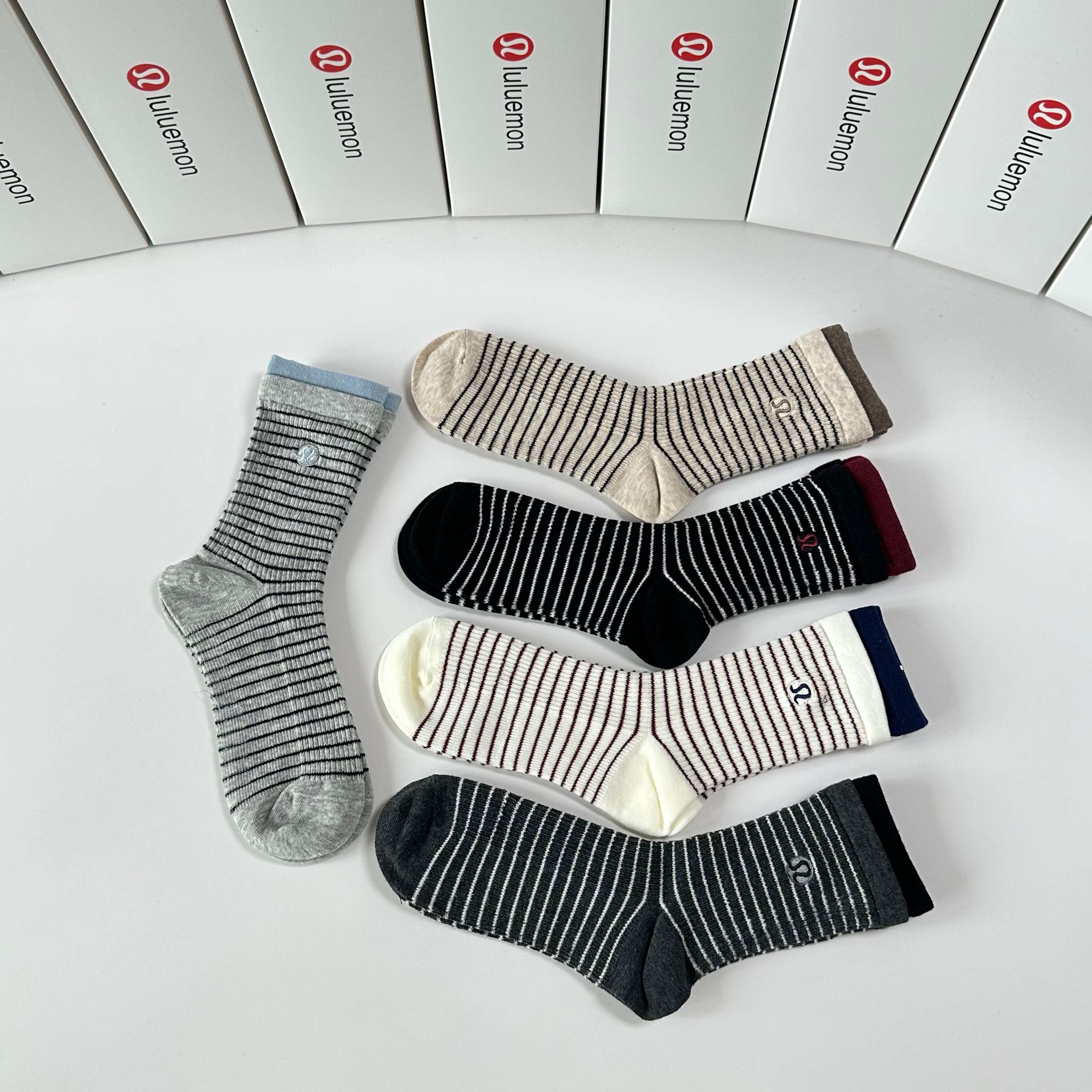 💛配包装lululemon（露露） 新款羊绒刺绣中长款堆堆袜袜子！一盒五双， 专柜同步筒款袜子，💛大牌出