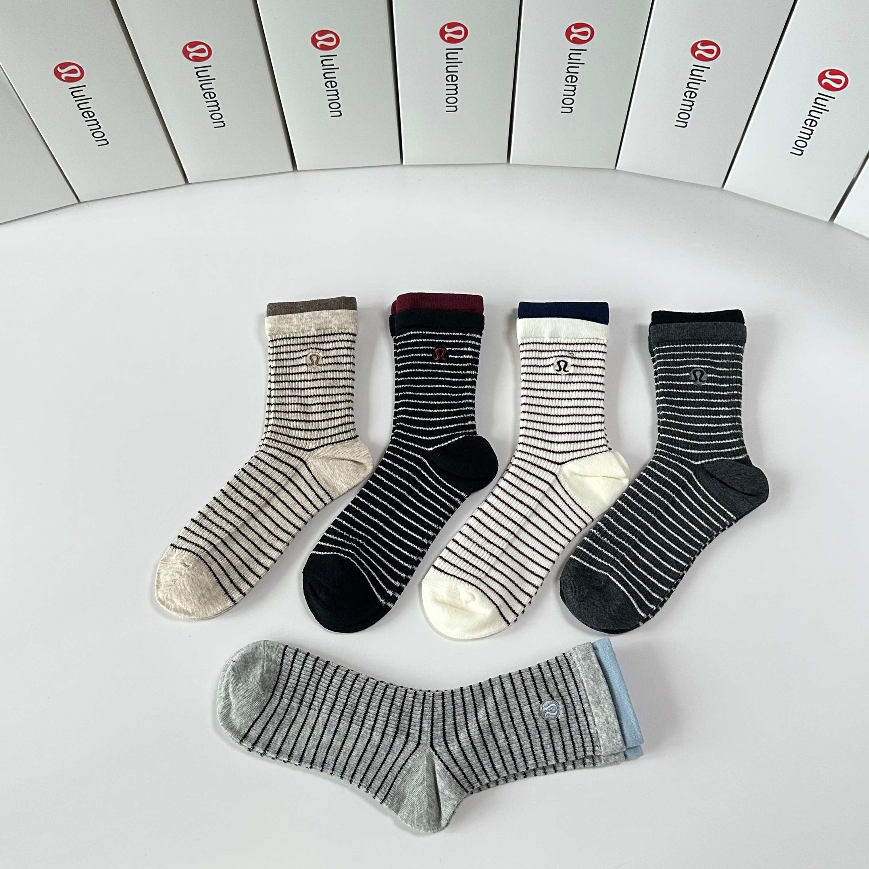💛配包装lululemon（露露） 新款羊绒刺绣中长款堆堆袜袜子！一盒五双， 专柜同步筒款袜子，💛大牌出