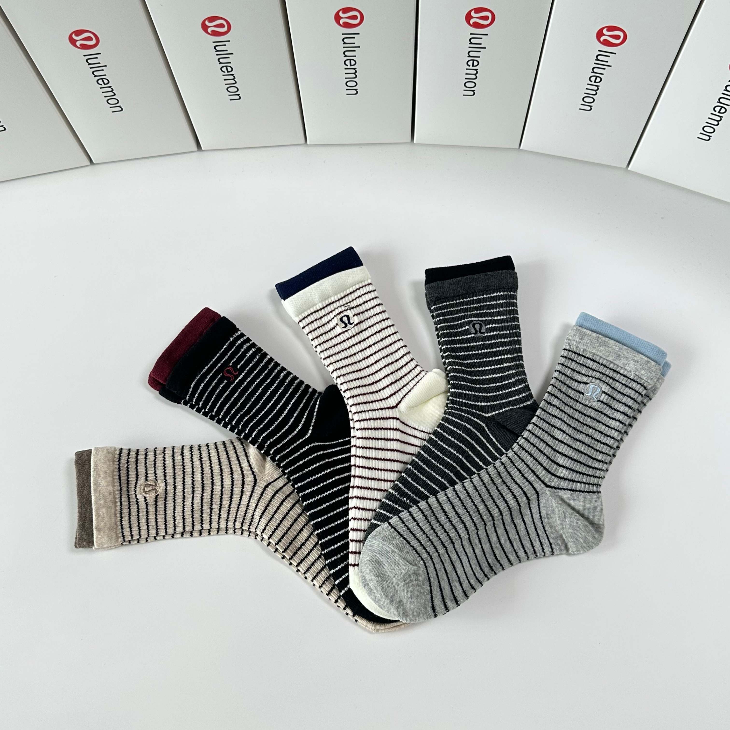 💛配包装lululemon（露露） 新款羊绒刺绣中长款堆堆袜袜子！一盒五双， 专柜同步筒款袜子，💛大牌出